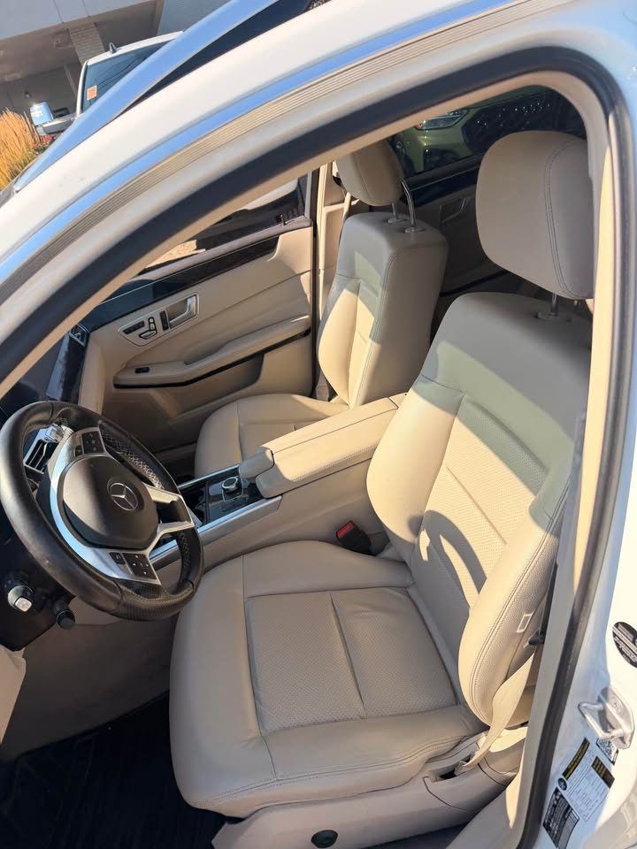 Interior: lightly worn leather in good condition