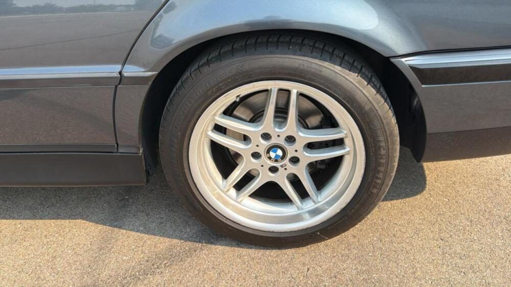 Alloy wheel and tire show light cosmetic wear