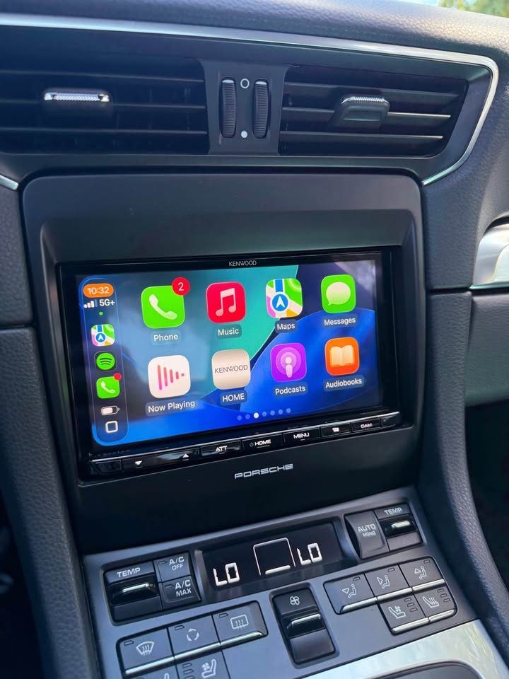 Infotainment: functional CarPlay display